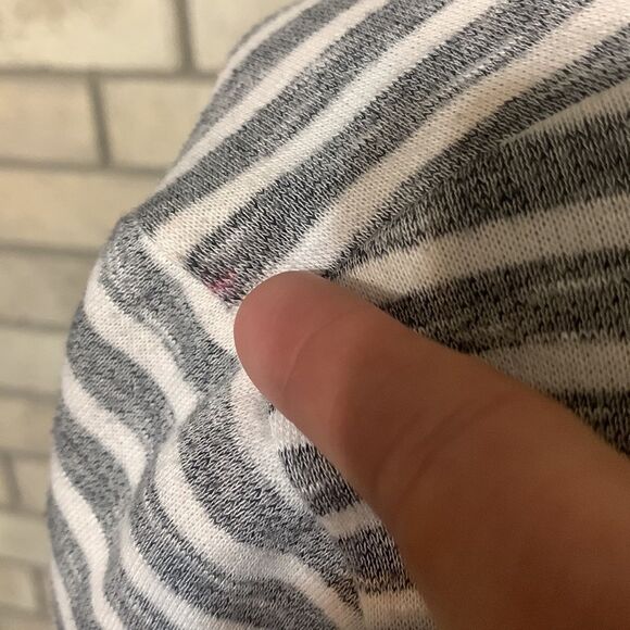 3for$20 light Caridgan xs - Picture 4 of 4